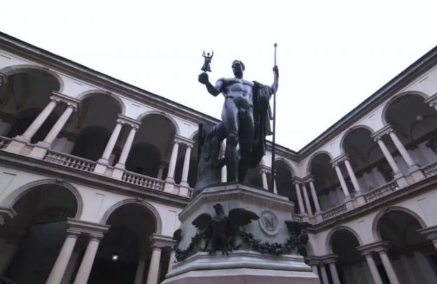 pinacoteca-Brera La statua di Napoleone del Canova nel cortile d'onore della Pinacoteca d Brera